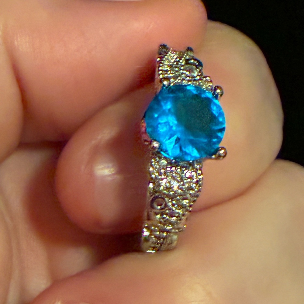 Elegant Blue Gemstone Silver Ring - Picture 4 of 15